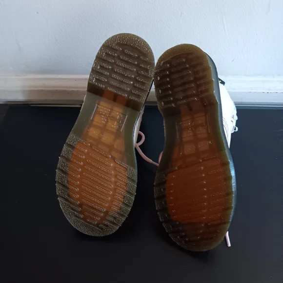 Dr. Martens 1460 Pascal In The Color “Shell Pink Milled Nappa”. Size 5 - Picture 7 of 8